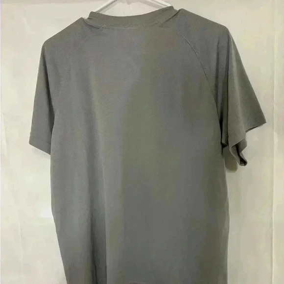 New with tags, men’s size medium Run Disney brand shirt, #B547 - Picture 2 of 5